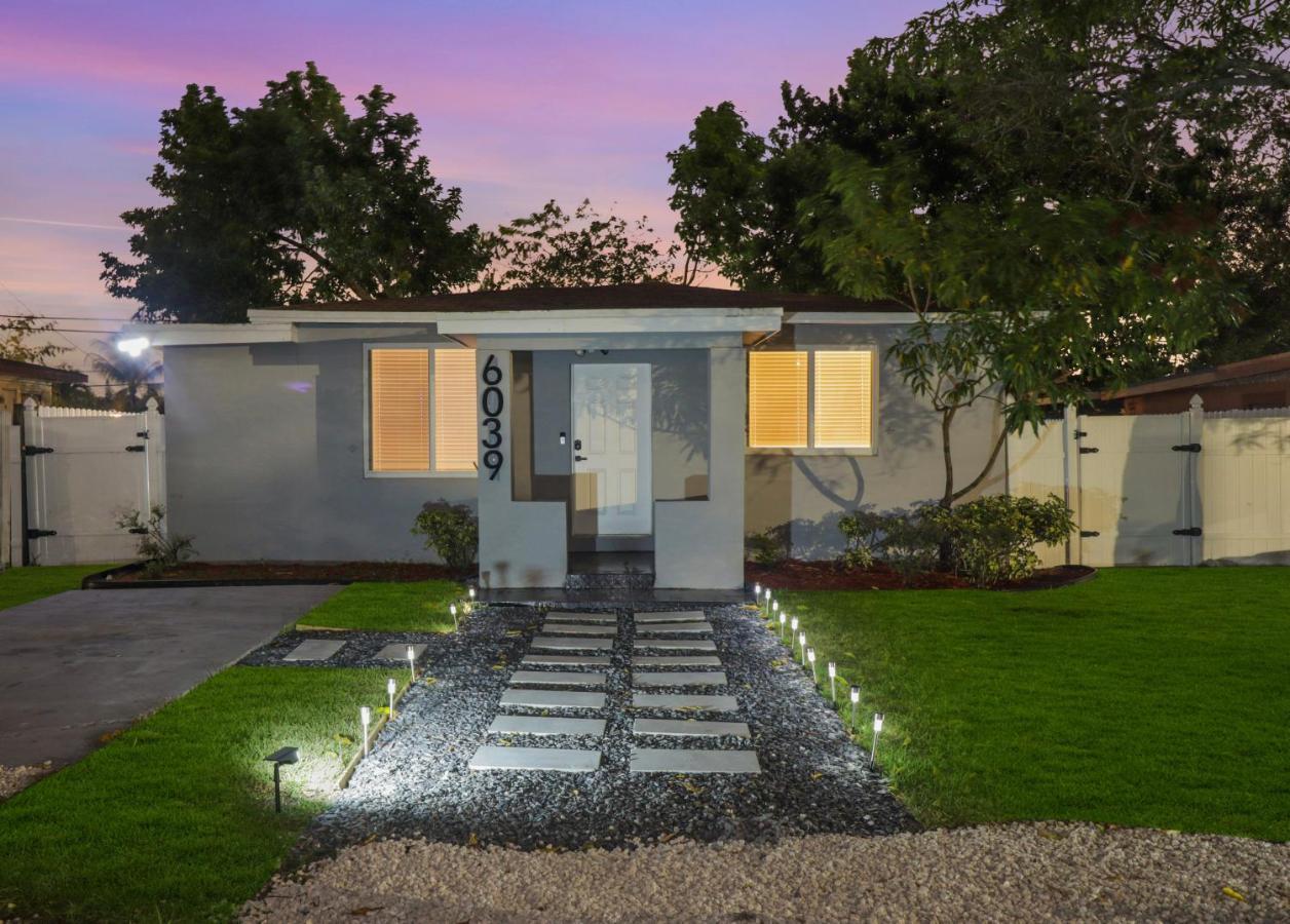 Spacious And Luxurious Home Centrally Located Between Miami And Ft. Lauderdale Miramar Exteriér fotografie